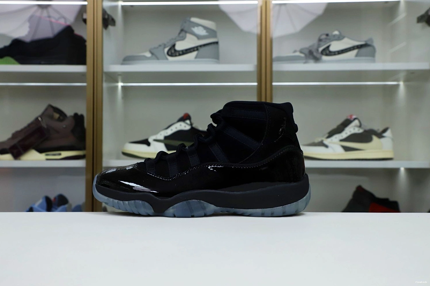 AIR RETRO JORDAN AND 'CAP 11 GOWN' 1115